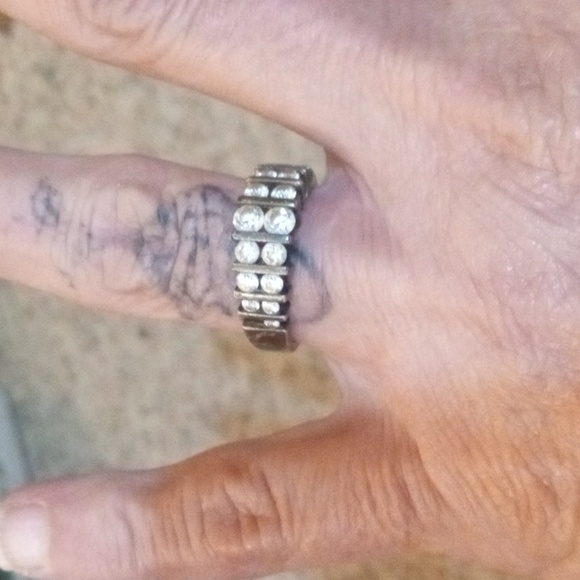 925 DQ CZ ring size 8.5 - Picture 1 of 4